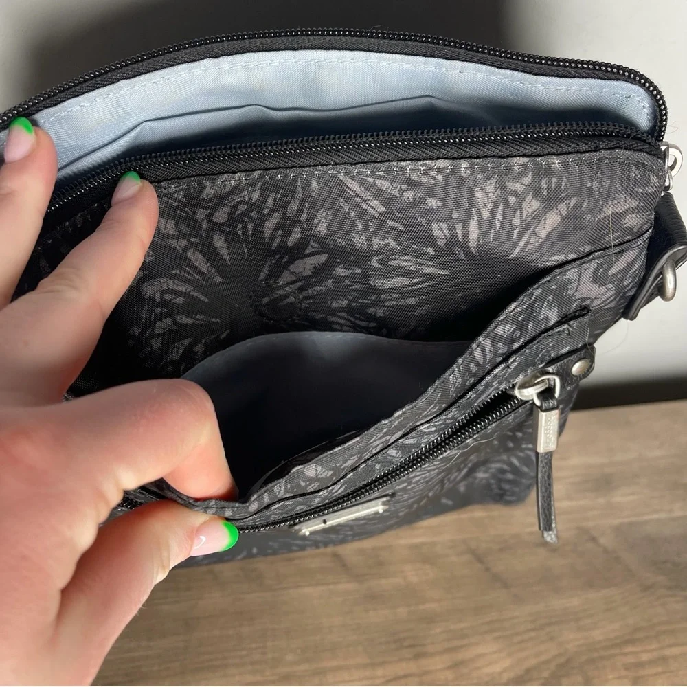 Ladies Baggallini go Bagg RFID crossbody‎ bag purse